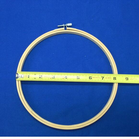 Wooden Embroidery Hoops Multi Size Set of 2 Screw top - Picture 6 of 6